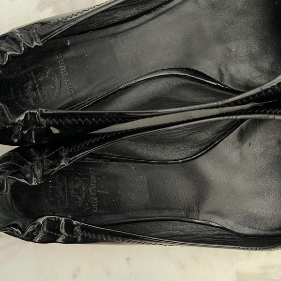 Tory Burch | Reva Black Patent Ballet Flats - Picture 4 of 7